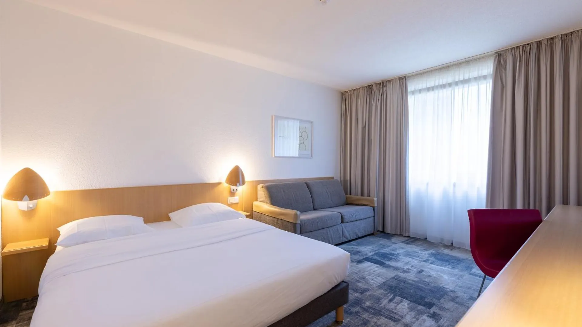 Novotel Duesseldorf City West Almanya