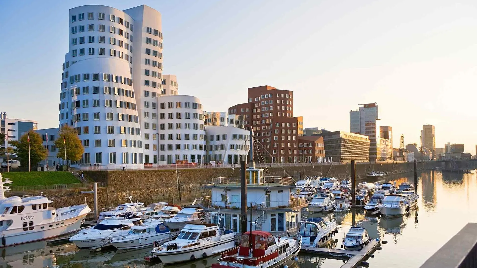 Novotel Duesseldorf City West Almanya