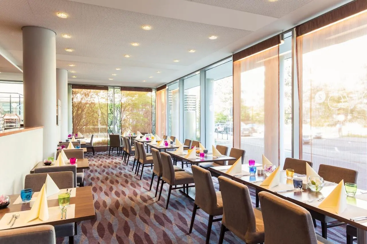 **** Otel Novotel Duesseldorf City West Almanya